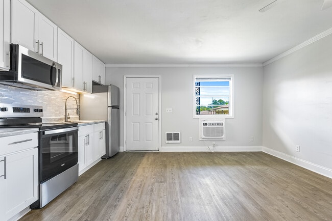 Building Photo - Edgewater Apartments