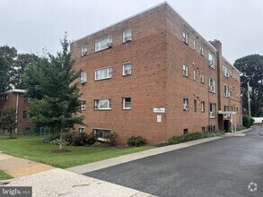 Building Photo - 500 S Courthouse Rd