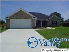 Building Photo - 211 Forrest Oak Ln