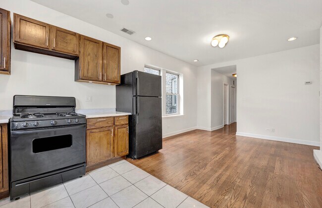 Building Photo - 5717 N Kimball Ave