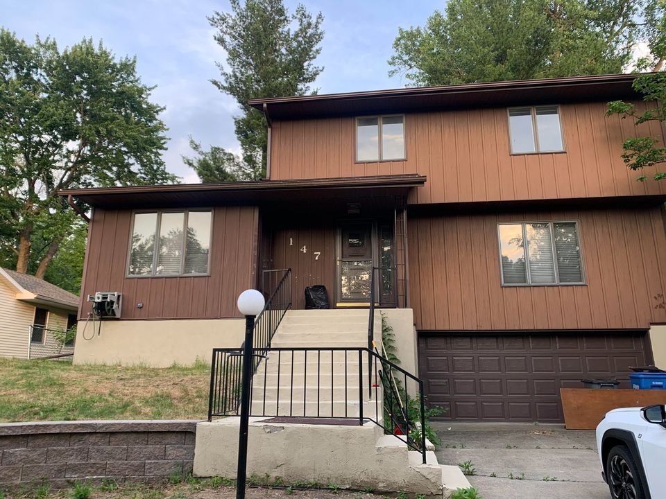 front of the house - 147 Holmes Dl