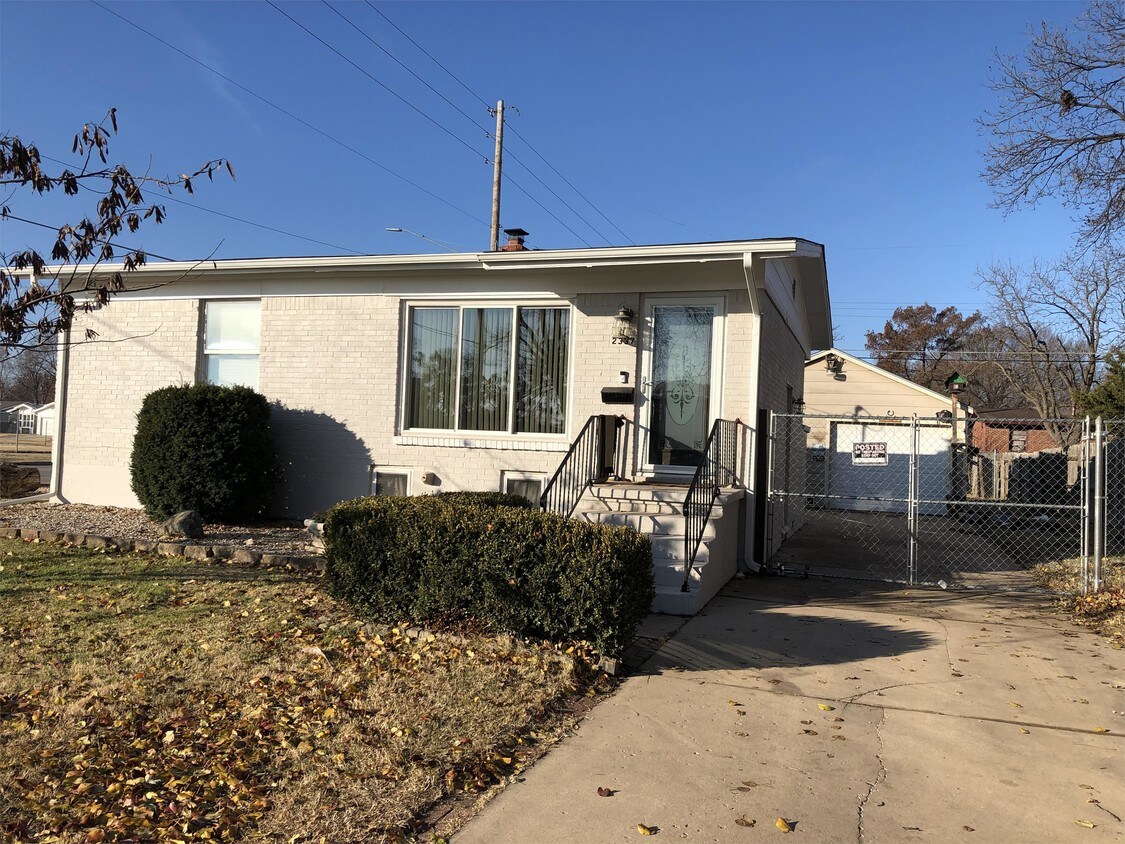 Primary Photo - 2337 S Euclid St
