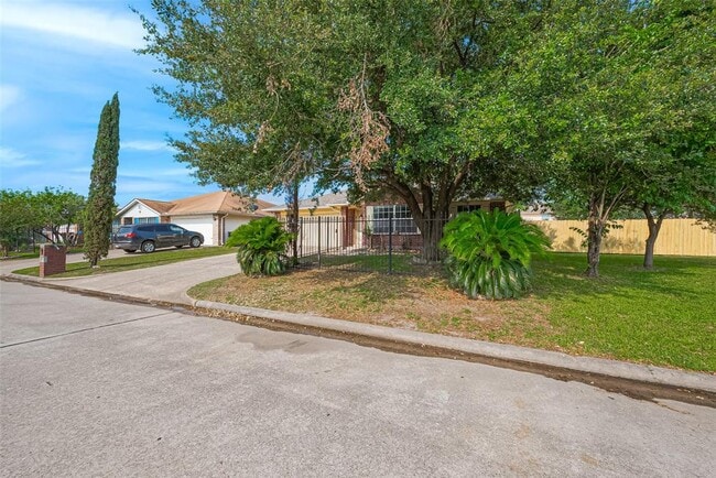 Building Photo - 10111 Woodico Dr