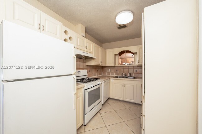 Foto del edificio - 900 W Bloxham St