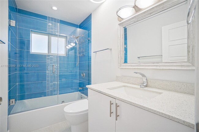 Building Photo - 414 Giralda Ave