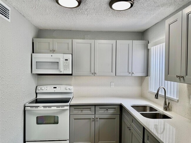 Foto del edificio - 7951 SW 6th St