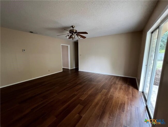 Foto del edificio - 1665 Driftwood Dr