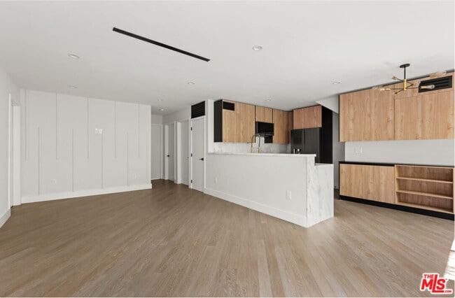 Building Photo - 1450 S Crescent Heights Blvd