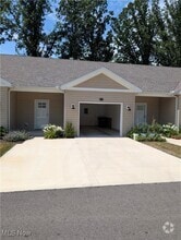 Building Photo - 642 Treadway Blvd