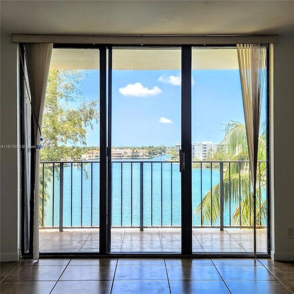 Foto del edificio - 18151 NE 31st Ct