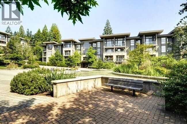 Photo du bâtiment - 9329-9329 University Crescent
