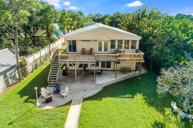 Building Photo - 5415 W Bayshore Dr