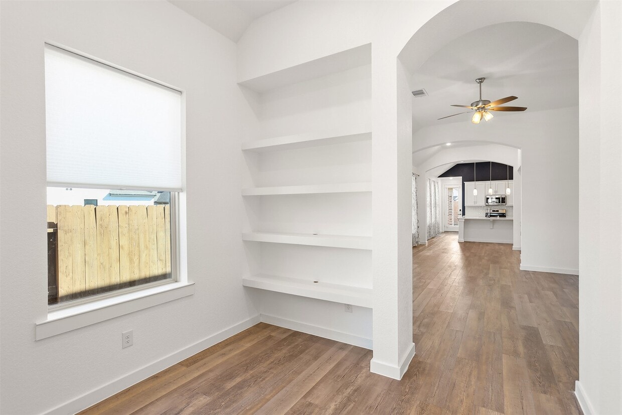 Building Photo - 13105 Sapphire Lake Ln