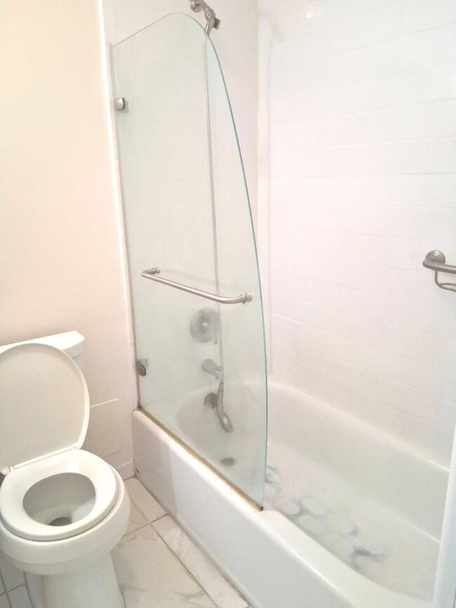 Building Photo - 42 Sussex B