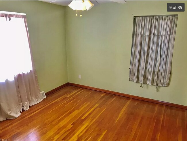 Foto del edificio - 3540 W 210th St