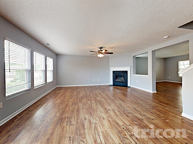 Foto del edificio - 13809 Riding Hill Ave