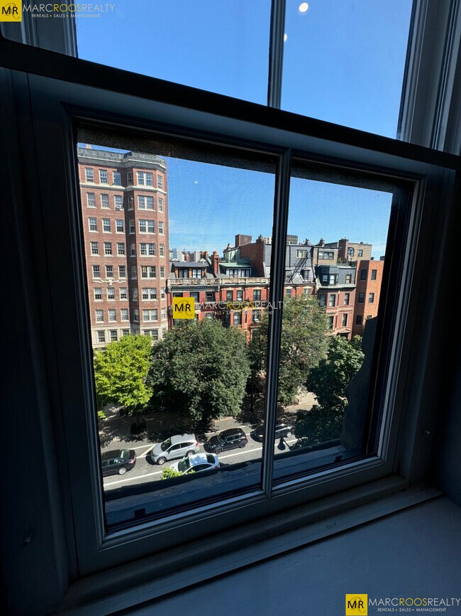 Building Photo - 265 Beacon St