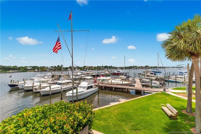 Foto del edificio - 3901 SE St Lucie Blvd