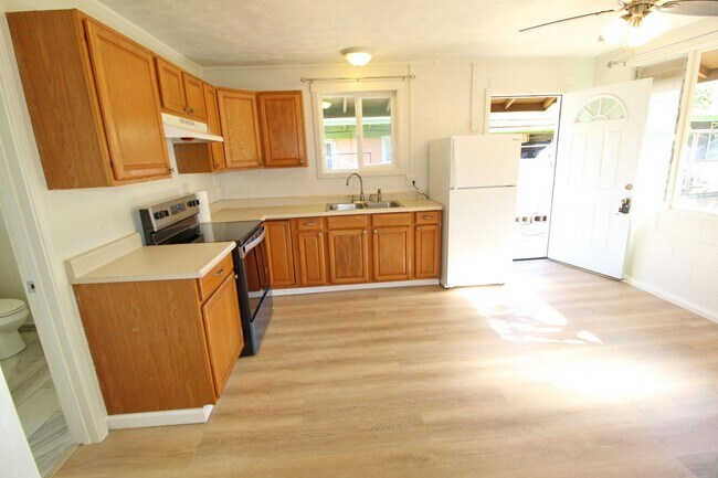 Building Photo - Kahului - Recently Renovated Standalone 2 ...
