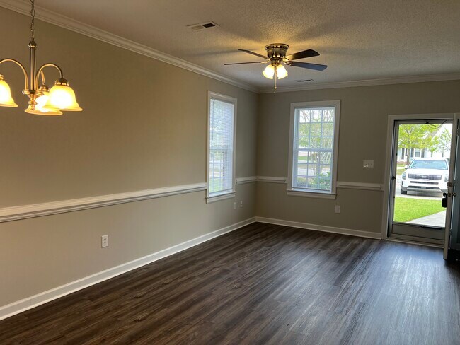 Building Photo - 3330 Whitlock Dr N