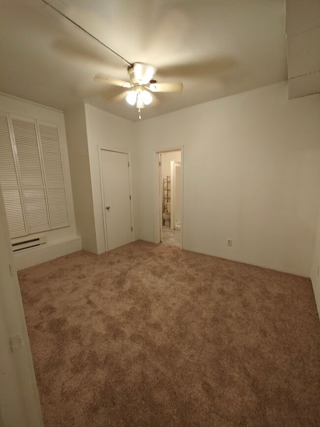 Building Photo - one bedroom apartment