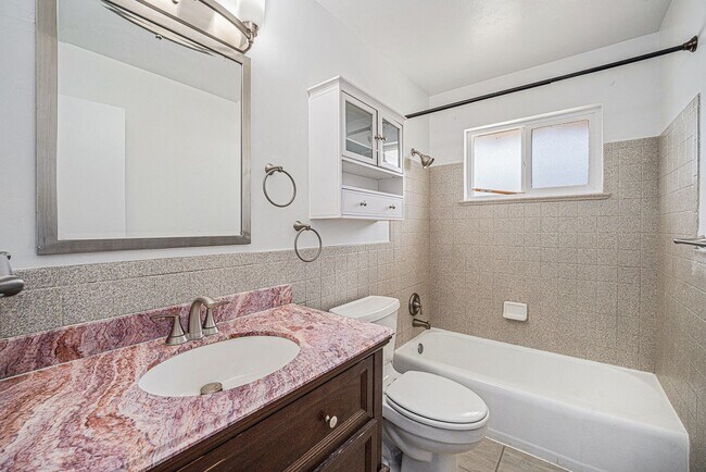 Foto del edificio - Spacious 4 bedroom home in the heart of Wheat Ridge!