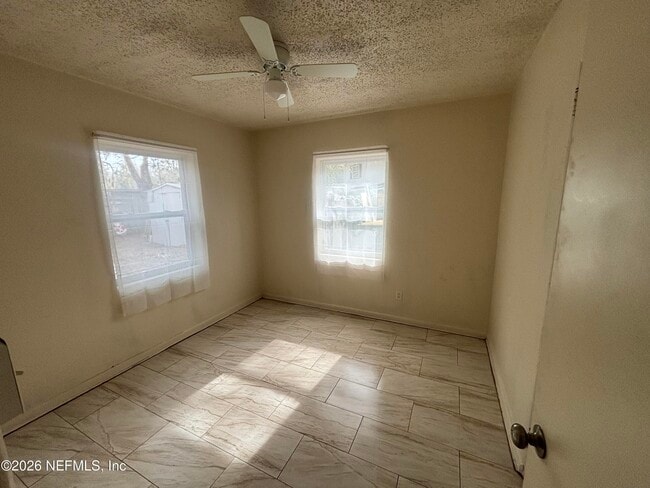 Building Photo - 2545 Lamee Ln