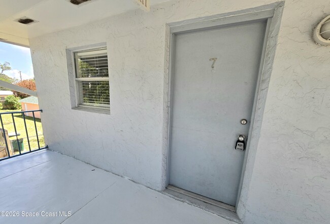 Building Photo - 1728 Guava Ave