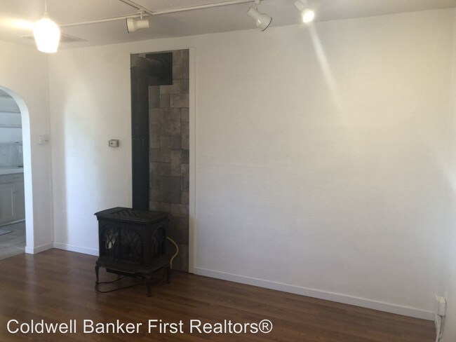 Building Photo - 1 br, 1 bath House - 228 W. Whitman (Upper)