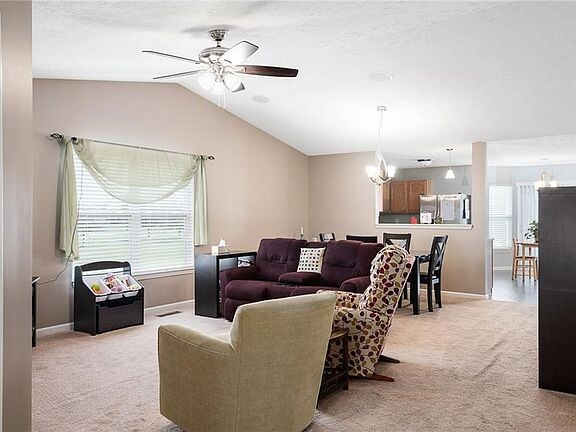 Foto del edificio - 1027 Pine Ridge Way