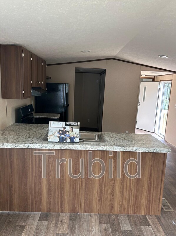 Foto del edificio - 142 Industrial Dr