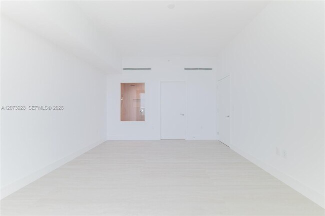Building Photo - 2411 Laguna Cir