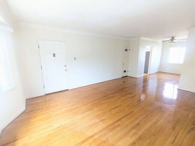 Foto del edificio - 5671 S San Vicente Blvd