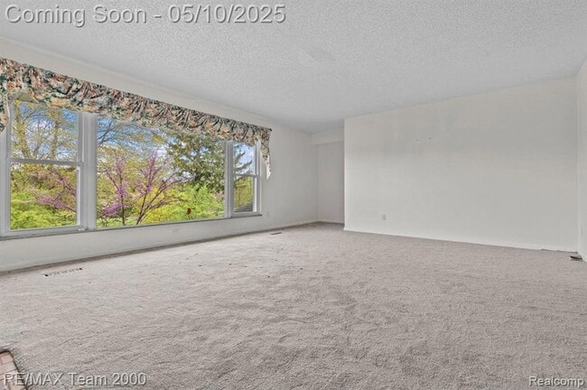 Building Photo - 25152 Fairway Dr