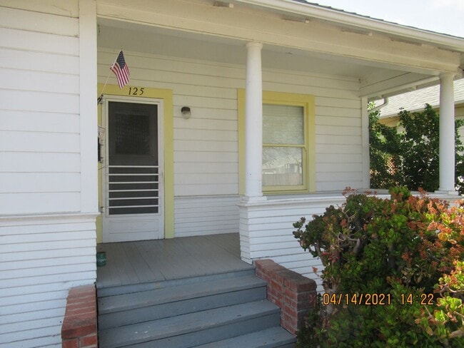 Building Photo - Pet Friendly Single Story Home in Old Town...