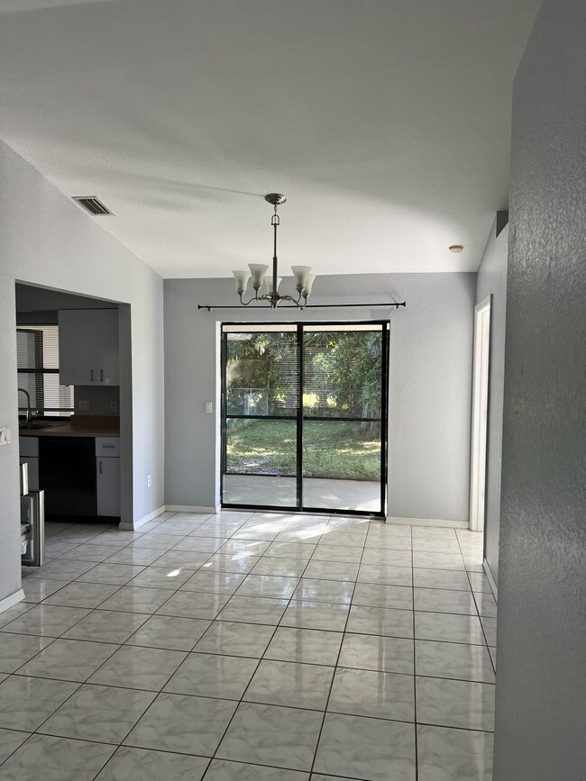 Foto del edificio - 1474 Dewitt St