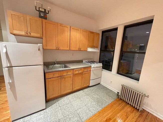Foto del edificio - 4672 Broadway