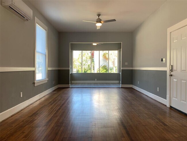 Foto del edificio - 19 Hyde Park Blvd