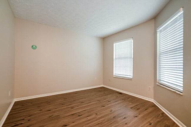 Building Photo - 4340 Nipigon Dr