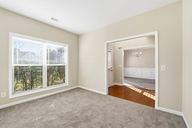 Building Photo - Walking distance to Downtown Sugar Hill!