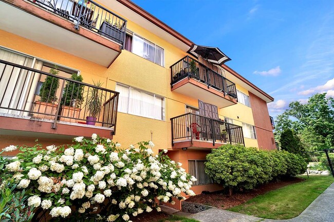 Building Photo - Park Villa Apartments