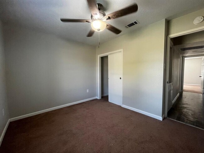 Foto del edificio - 5130 Winnetka St