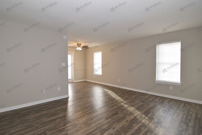 Building Photo - $850 - 2 bed/1 bath Apartment in North Aug...