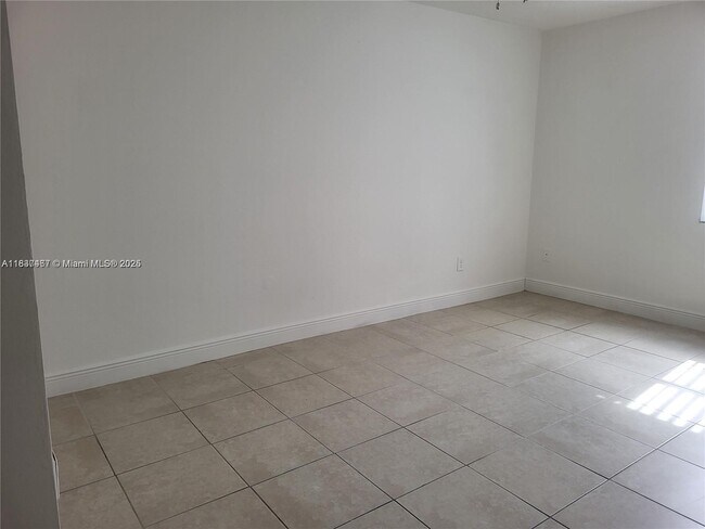 Building Photo - 14301 N Kendall Dr