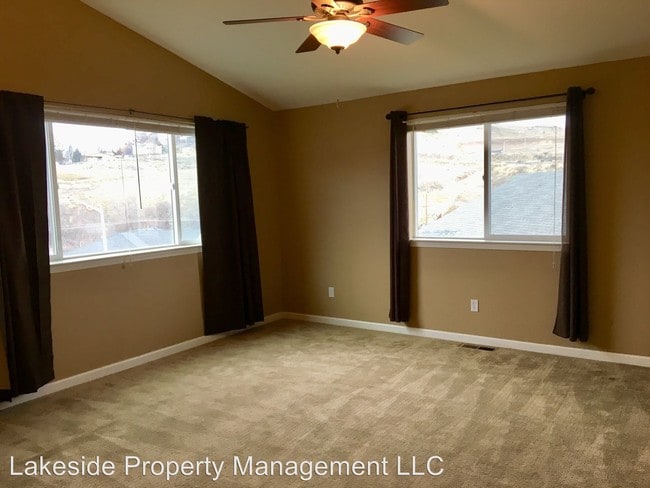 Building Photo - 2330 James Martin Ct