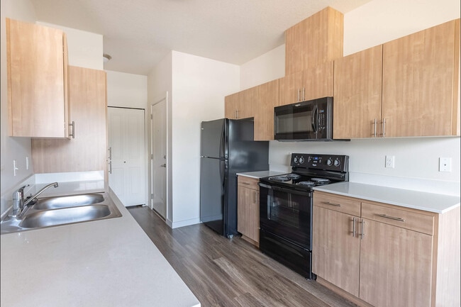 Building Photo - Silverplace Apartment Homes