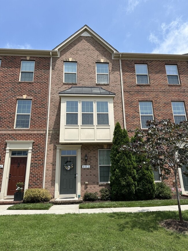 Building Photo - 882 S Macon St