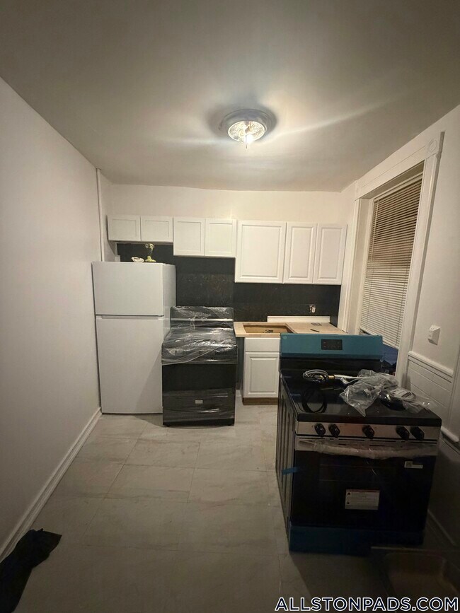 Building Photo - 100 Linden St