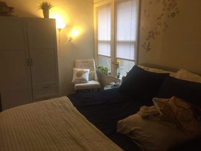 Foto del edificio - Huge One Bedroom with great light!  Newly ...