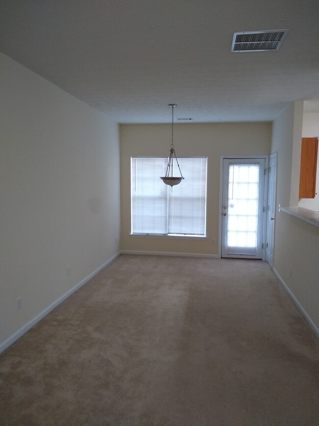 Building Photo - 4830 Walden Lake Pointe